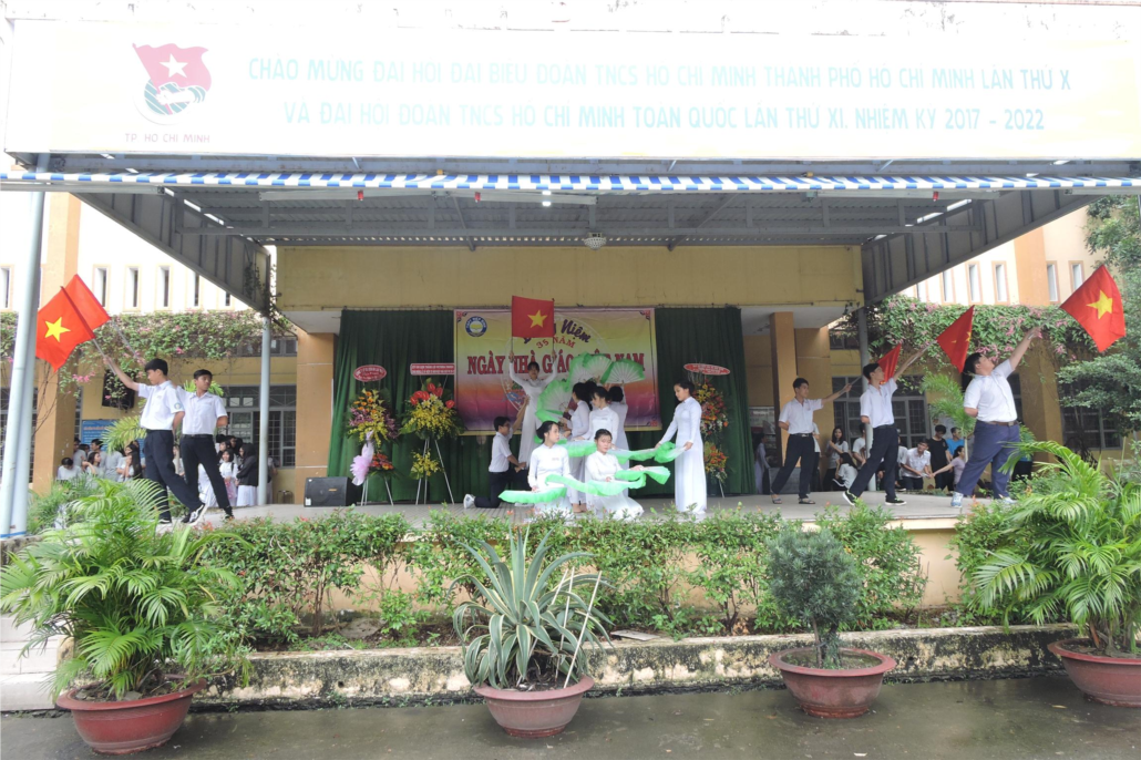 Van nghe - Mua - VN trong toi la - Lop 10A9 (2).JPG